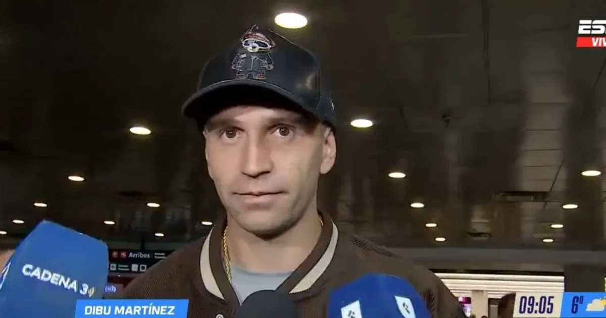 El Dibu Martínez llegó al país y despejó la incertidumbre sobre su continuidad en la Selección
