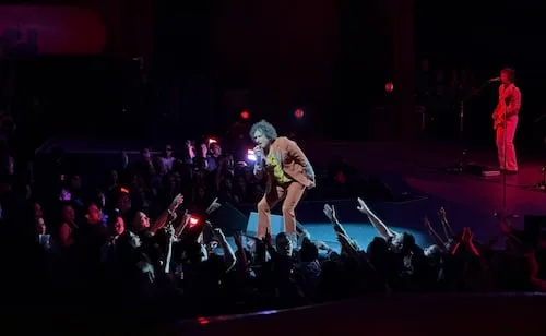 Bunbury regresa al Auditorio Nacional tras 10 años; pide a fans disfrutar de su gira "Nuevas Mutaciones Tour" sin celulares