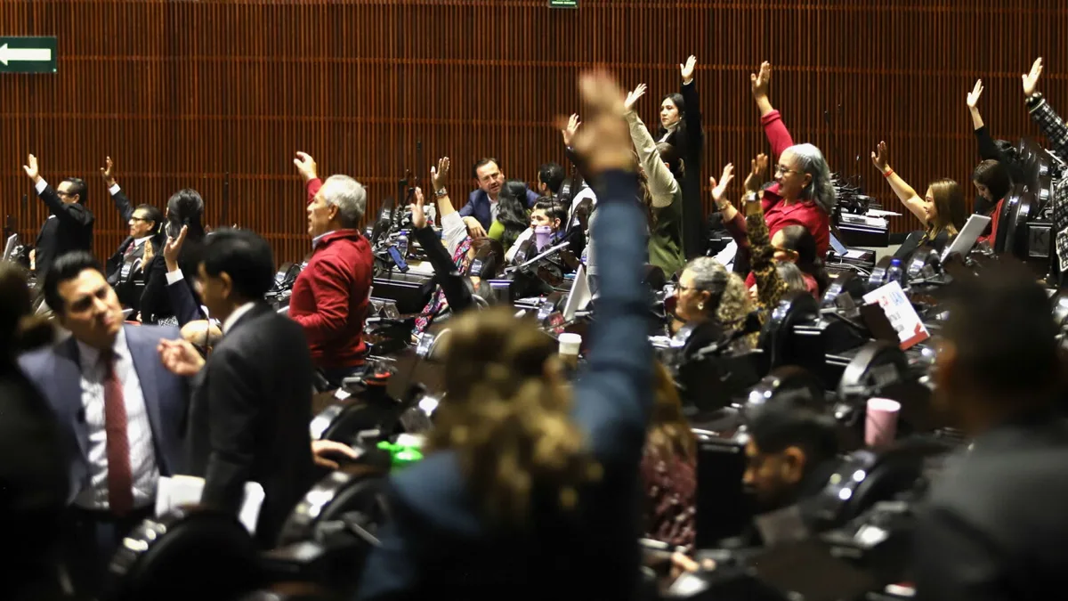 Ley de Derechos 2027 pasa al Senado con alzas a cuotas para turistas, trenes y aeronaves