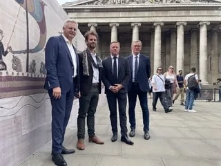 Face au succès de l’exposition de la Tapisserie à Londres, pourquoi la Ville de Bayeux se frotte les mains