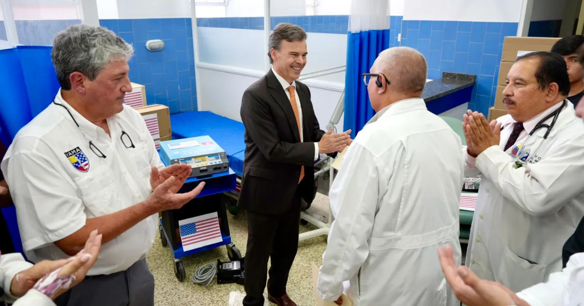 EEUU coordinó entrega de suministros y equipos médicos al Hospital Vargas de Caracas