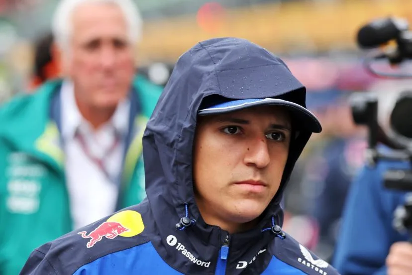Isack Hadjar, toujours pas remis de sa blessure au poignet, encore forfait au Grand Prix d'Italie, dimanche, et remplacé par Liam Lawson