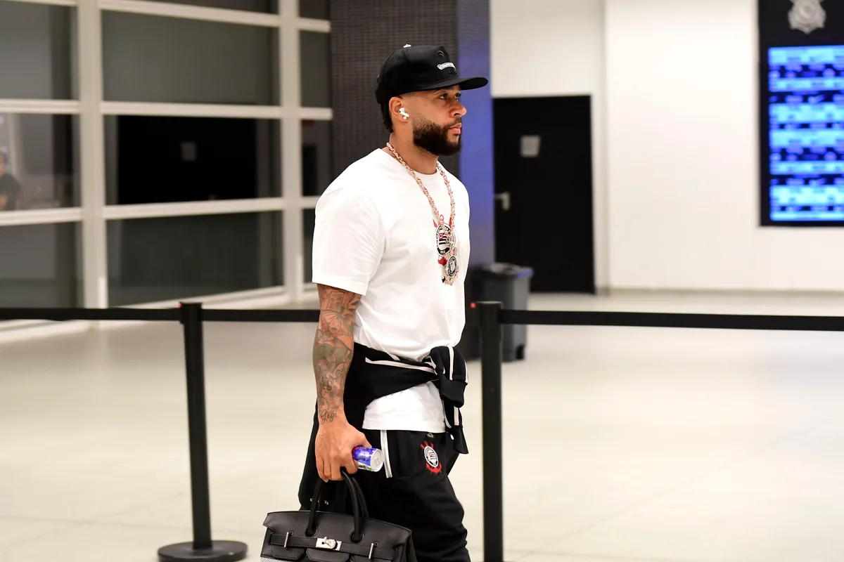 Saída de Memphis Depay mostra buraco que Corinthians cavou