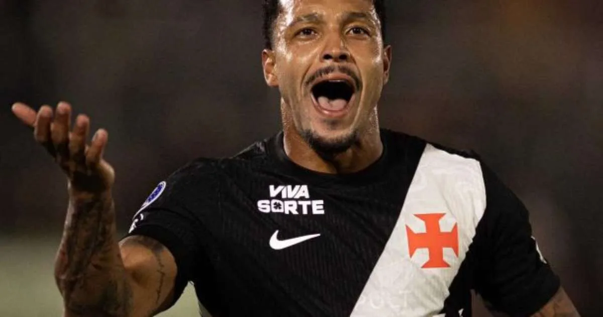 David encerra jejum longo com a camisa do Vasco e volta a marcar