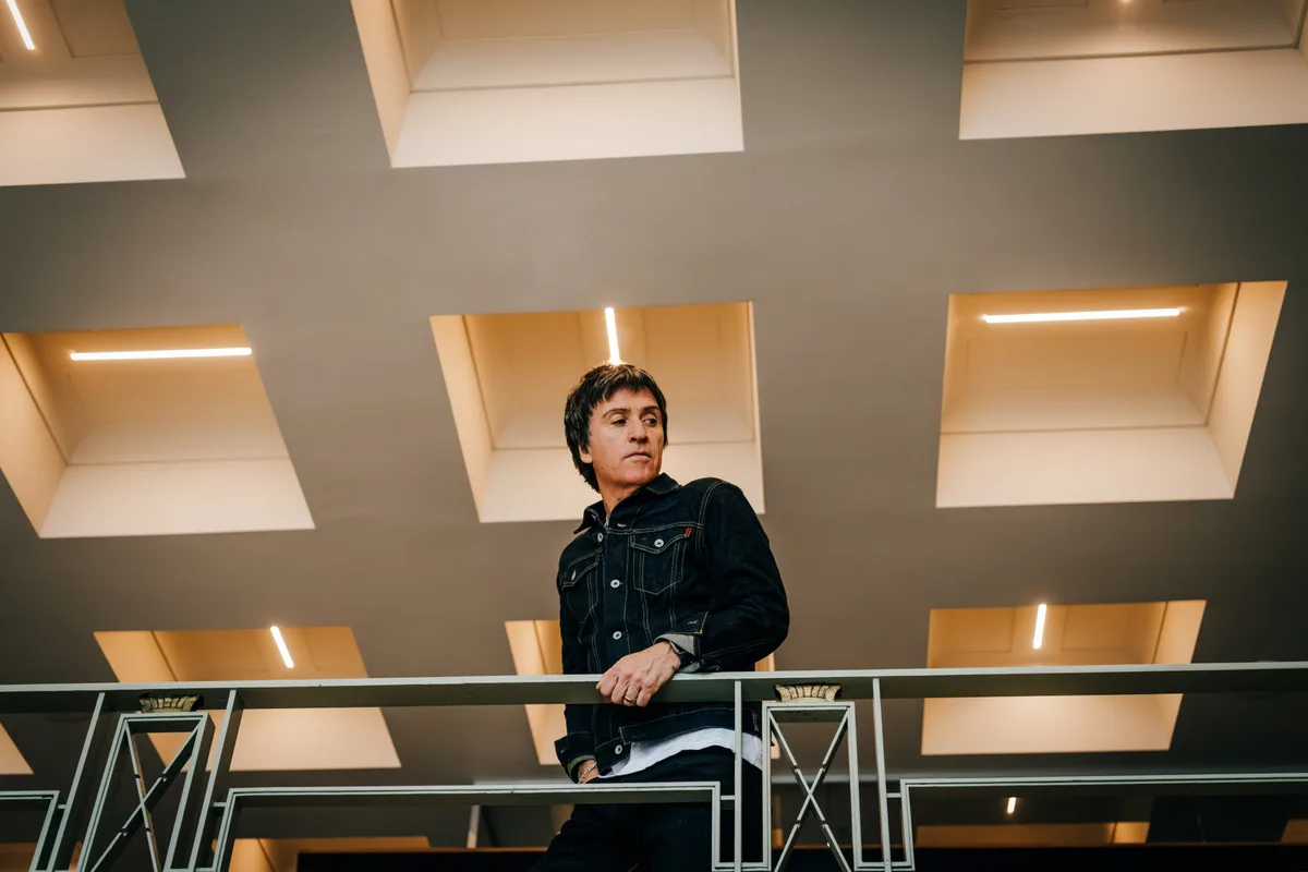 “Não dá para competir com um mito”: Johnny Marr fala ao TMDQA! sobre legado do The Smiths, novo disco solo e Andy Rourke