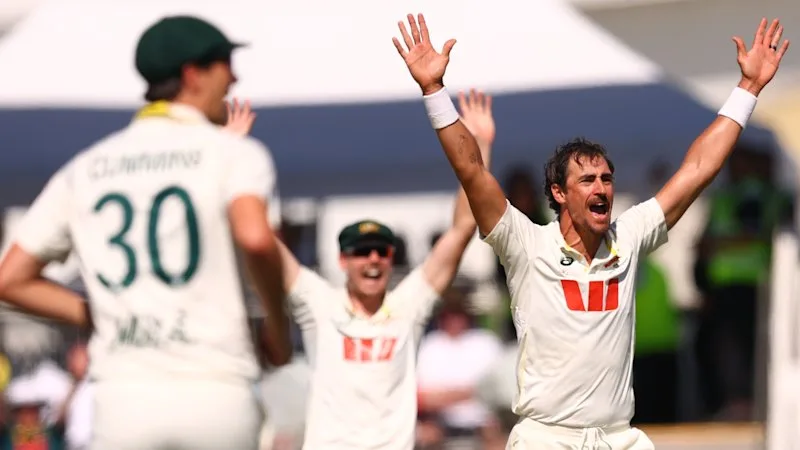 Two rival left-armers traded barbs, but Starc’s clinic can’t cover Australia’s woes