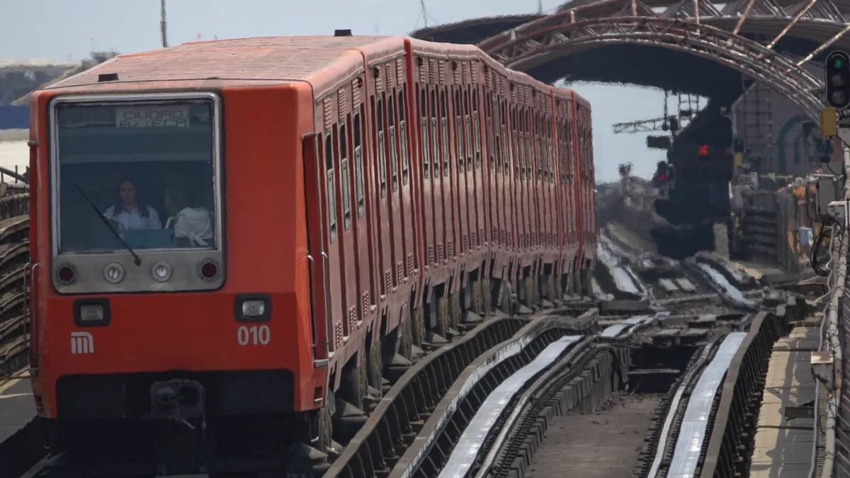 ¿Qué está pasando en el Metro y Metrobús hoy 18 de agosto?