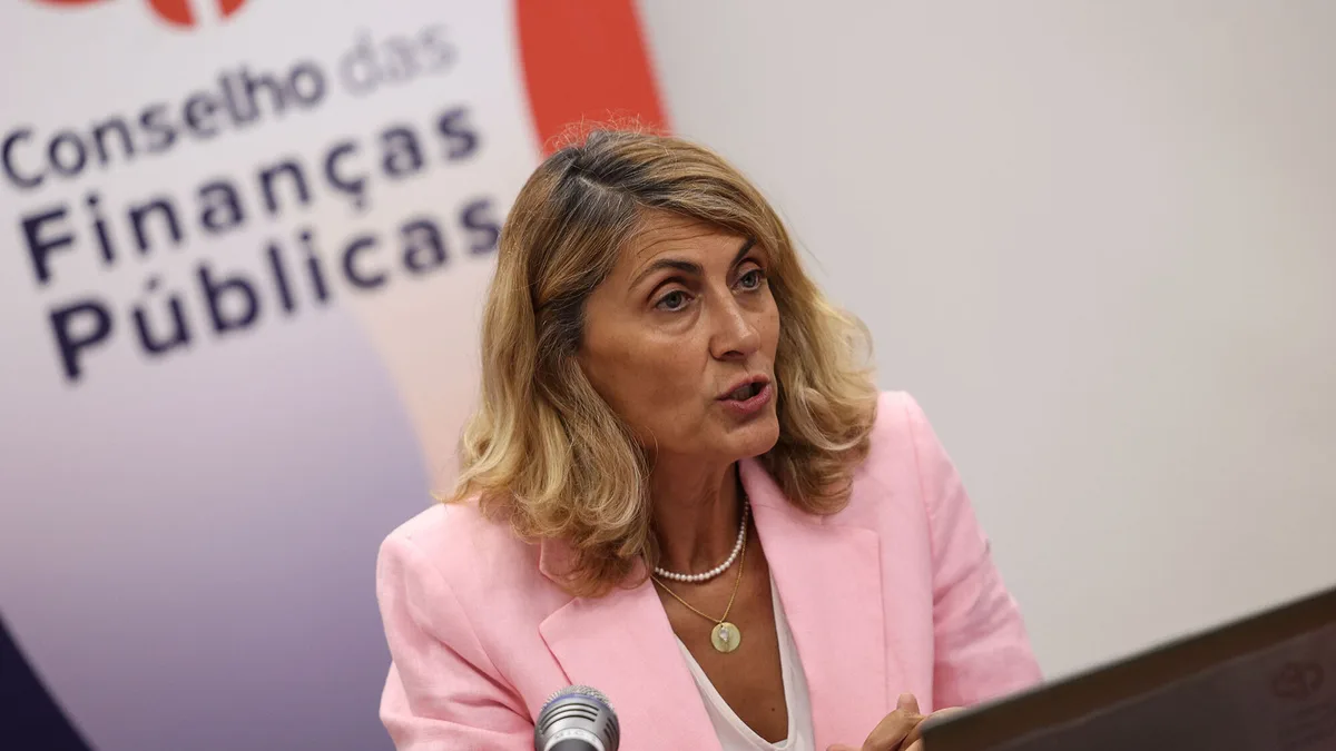 CFP antecipa excedente de 0,2%. Rácio da dívida desce mais do que o esperado