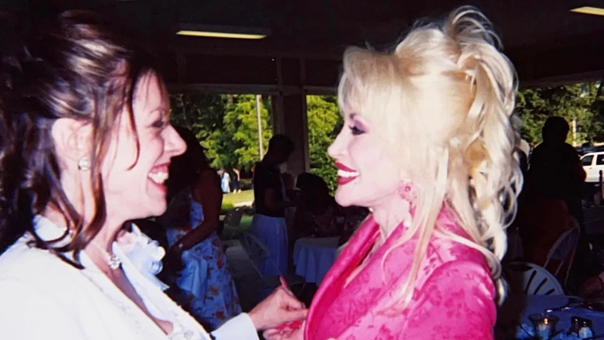 Dolly Parton’s Sister Shares Heartbreaking Message After Funeral