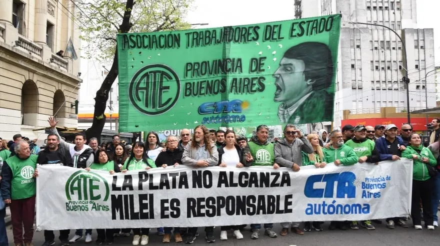 ATE hizo un paro para exigirle pases a planta permanente a Kicillof, pero concentró sus críticas en el modelo de Milei