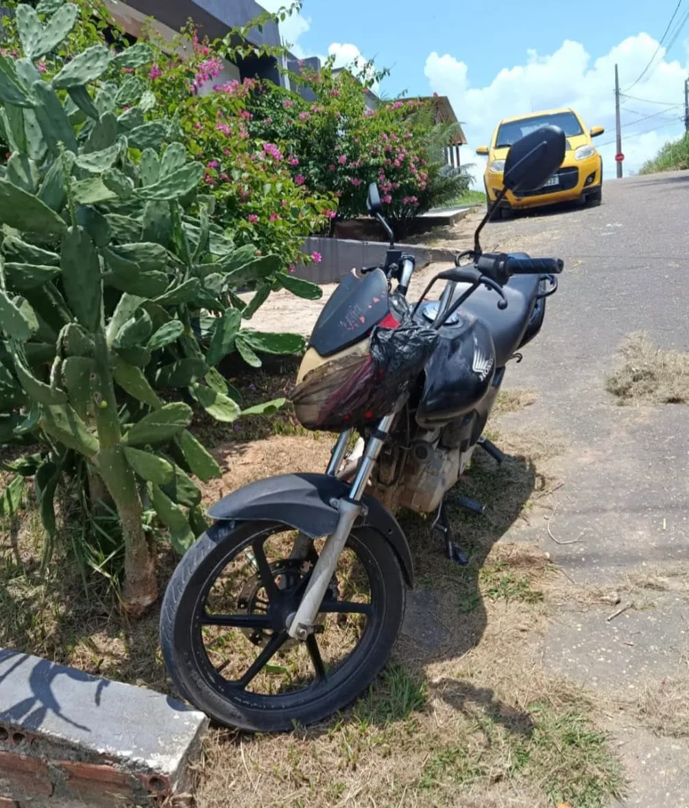 Motocicleta furtada é recuperada pela PM em Cruzeiro do Sul