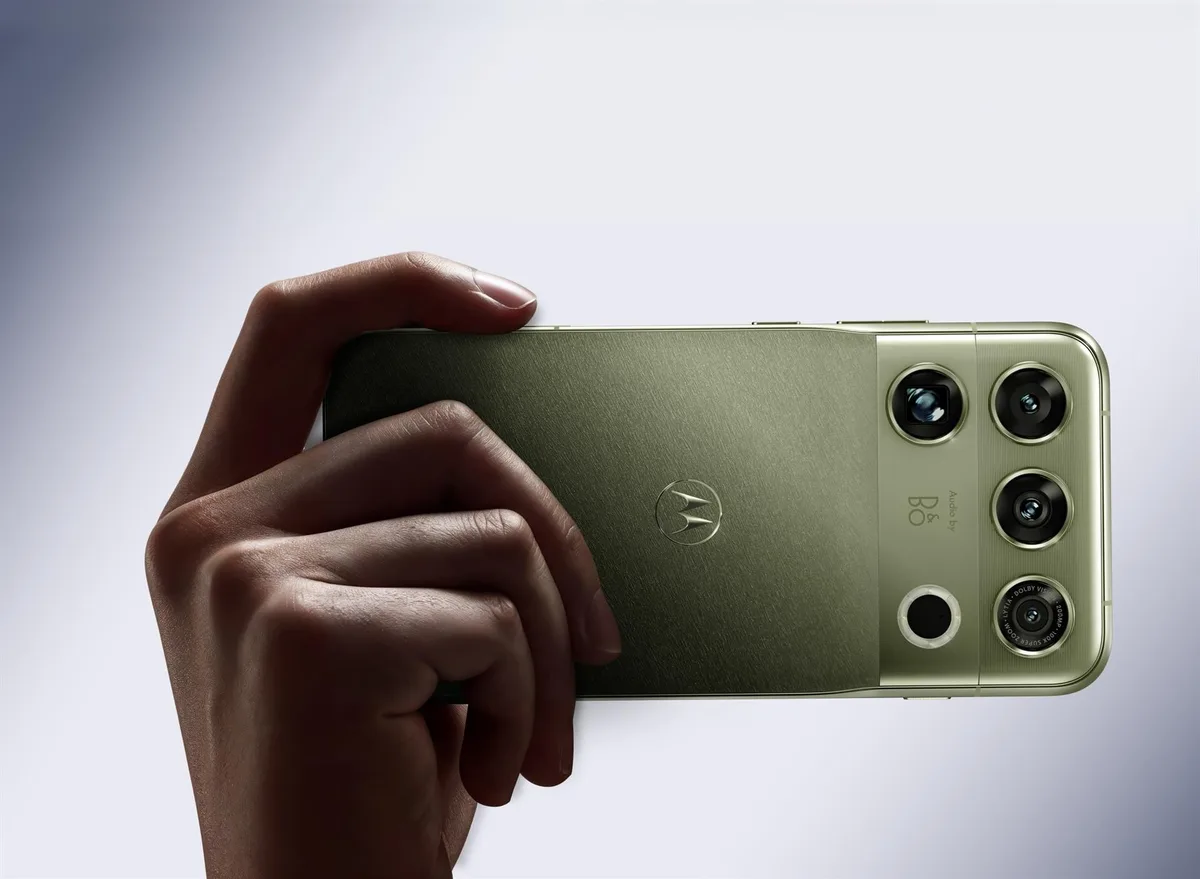 El móvil más premium de Motorola llega presume de Snapdragon 8 Elite Extreme Gen 6 y audio afinado por Bang & Olufsen