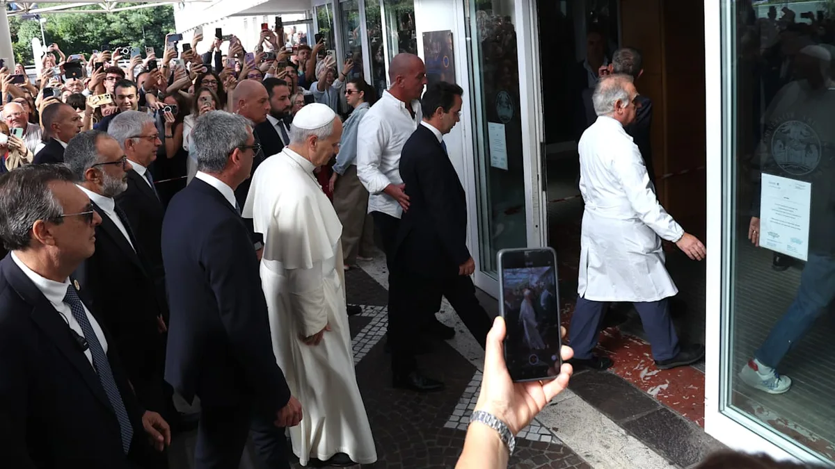 Update aus dem Vatikan - Krebs! Papst Leo hatte „ruhige Nacht“ in Klinik