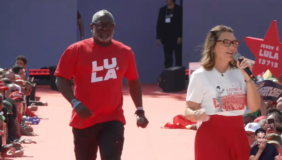 Janja canta jingle de Lula com pastor evangélico