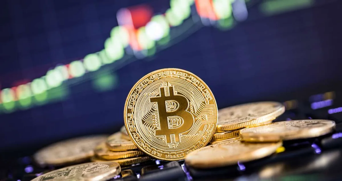 Bitcoin (BTC) avança 22% na semana e opera acima dos US$ 77 mil; veja os preços das criptomoedas neste domingo (23)