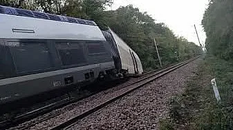 Pelo menos 20 feridos em descarrilamento de comboio no norte de França