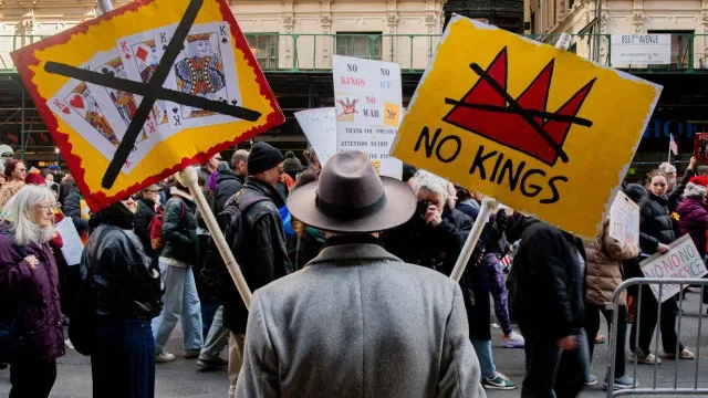 Movimento "No Kings" organiza ação nacional antes das eleições nos EUA