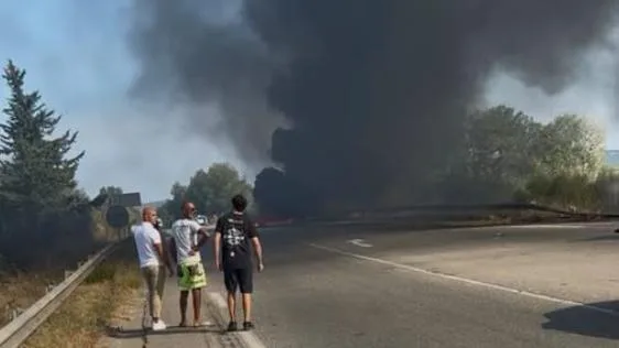 Un avion de l’armée se pose en feu sur une route près de Marseille, ce que l’on sait