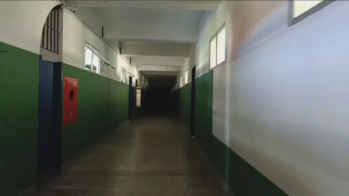 CIEP em Duque de Caxias está sem luz há quase cinco meses após furto de cabos