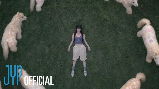 니쥬, 몽환적 가을 감성 정조준..수록곡 'Lullaby' 티저 공개