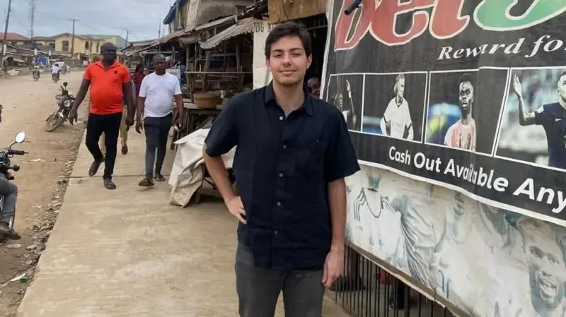Qué descubrí cuando viajé de España a Nigeria para enfrentar al estafador que sedujo a mi madre