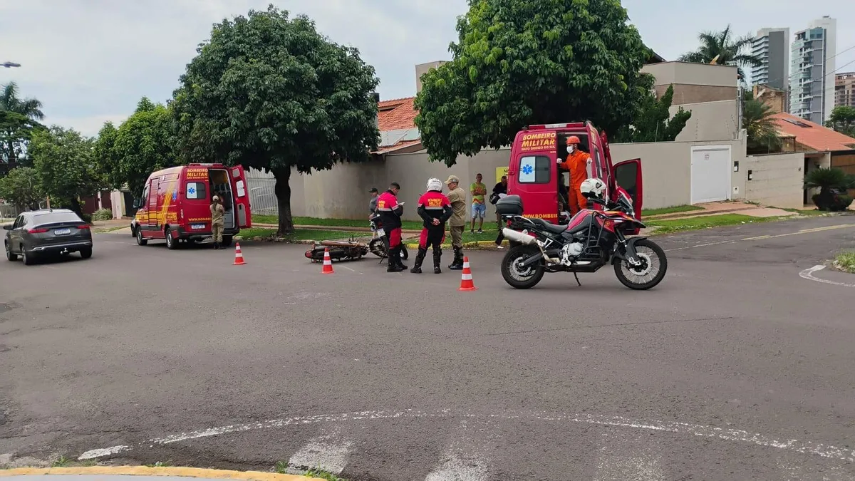 Colisão entre motos deixa três feridos na Antônio Maria Coelho e interdita faixa