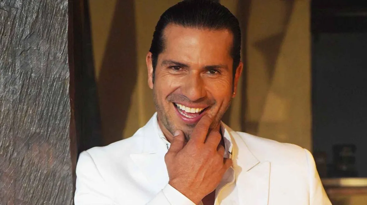 Gregorio Pernía, El Titi de “Sin senos sí hay paraíso”, llega a la Argentina