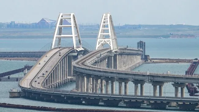 Движение по Крымскому мосту временно перекрыли