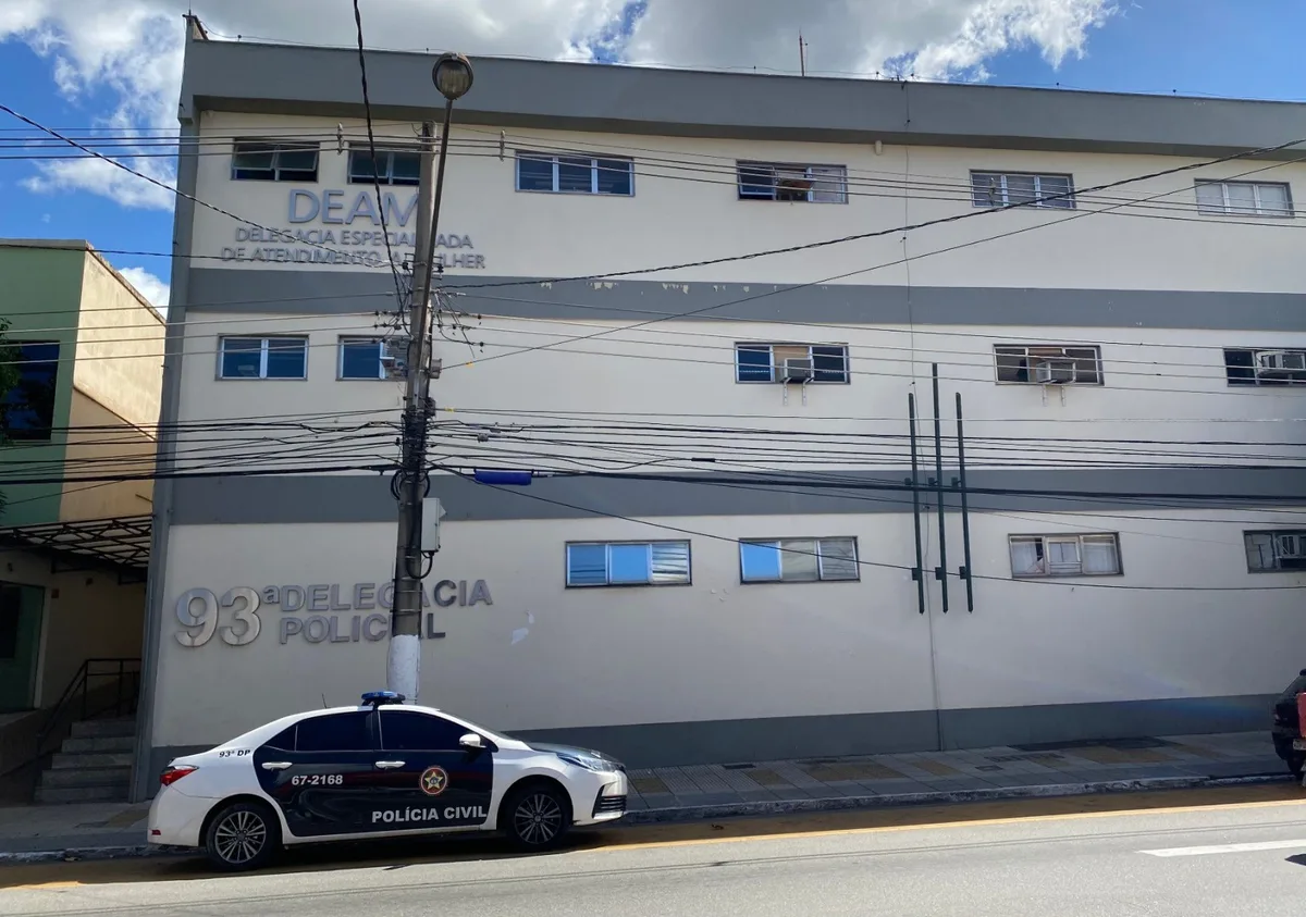 Homem é preso por ameaçar e agredir companheira com socos em Volta Redonda