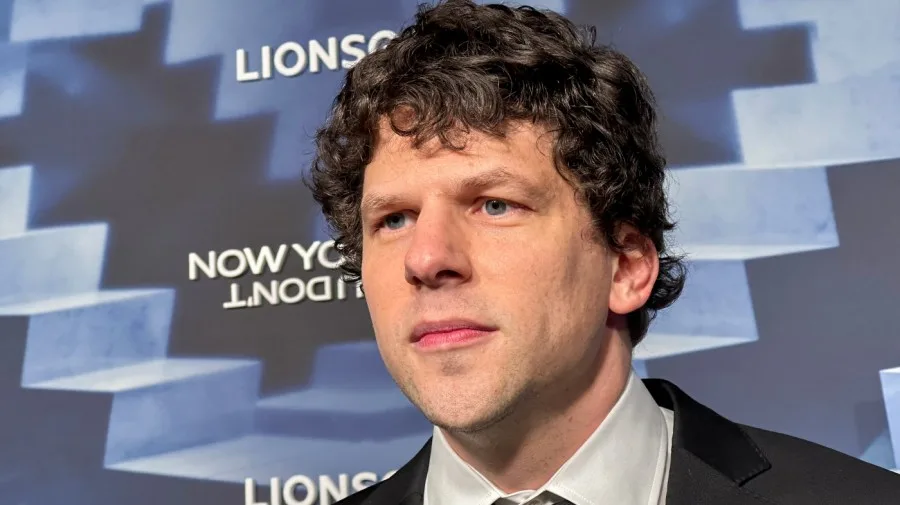 Jesse Eisenberg, Mark Hamill to join pro-immigration 'American Tail' live reading