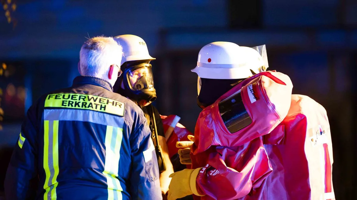 ABC-Einsatz der Feuerwehr: Hoch dosierte Desinfektionslösung tritt aus – zwei Verletzte