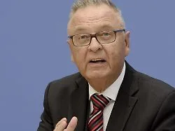"Politisch höchst unklug": Ex-Verfassungsgerichtspräsident fordert Ende der AfD-Verbotsdebatte