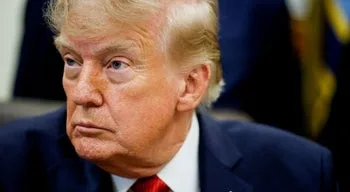 Índice de aprovação de Trump cai para mínimo histórico