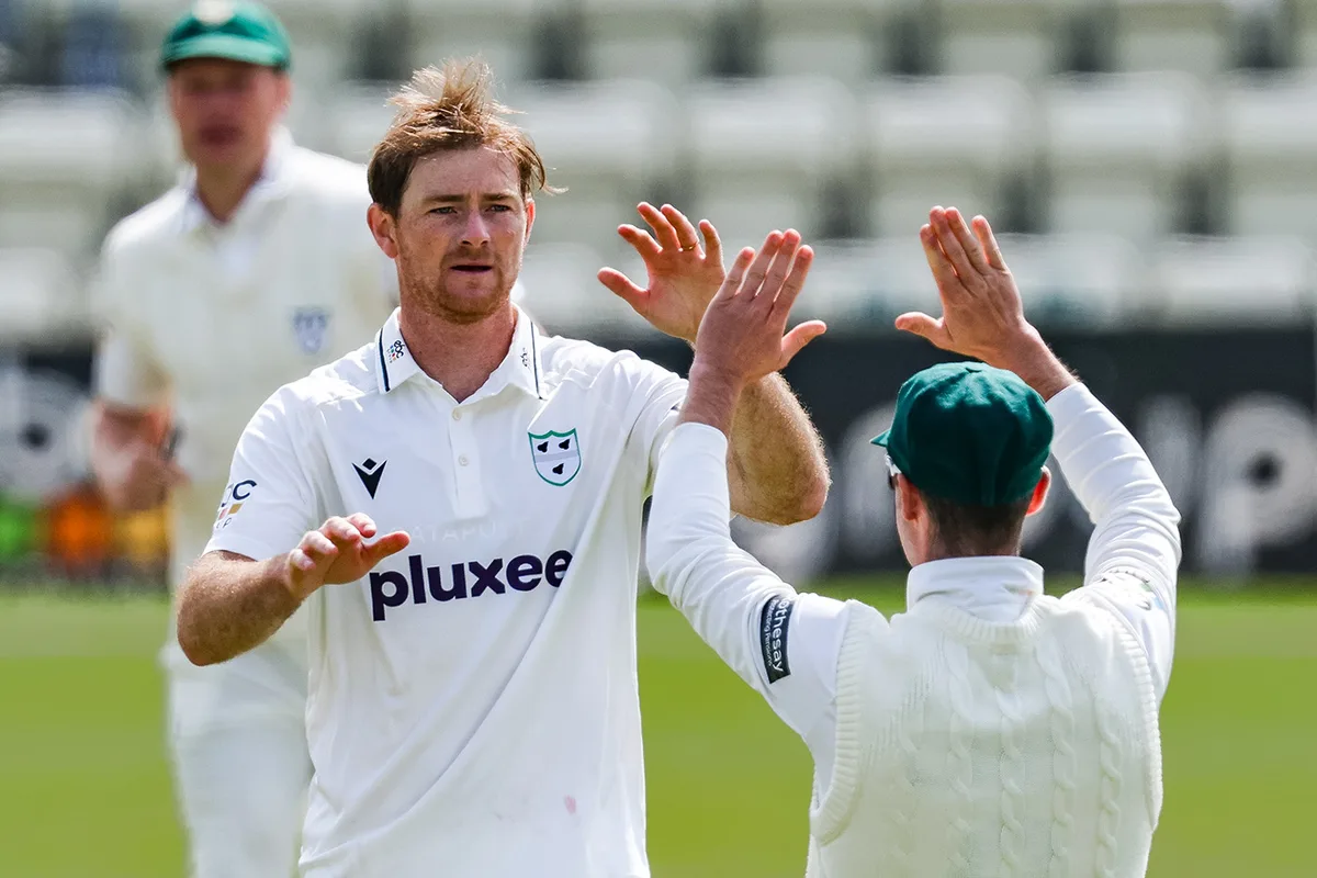Worcestershire ahead in promotion tussle with Kent