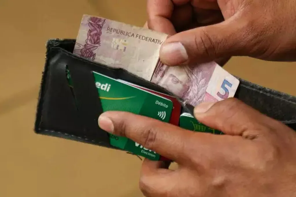 Brasileiros ainda têm R$ 5,1 bilhões esquecidos em bancos para sacar