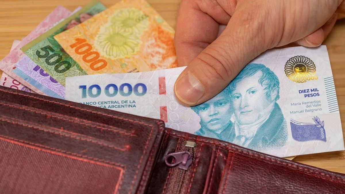 Salarios no levantan: los privados subieron 1,9% en junio y no logran ganarle a la inflación