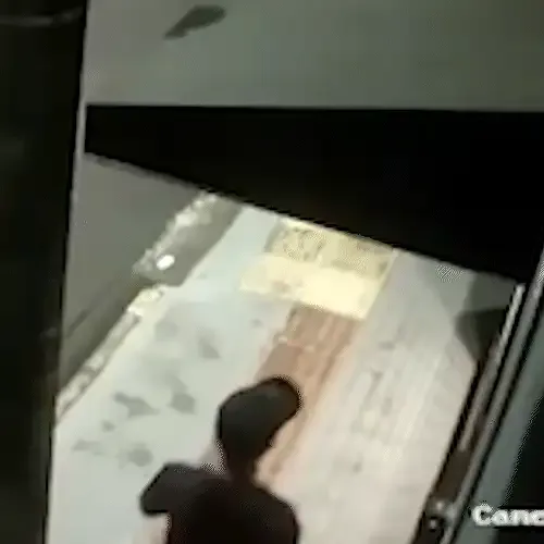 Vídeo mostra atirador de tocaia antes de matar rapaz no Jardim Leblon