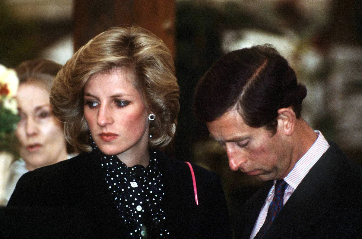 O fantasma de Diana: Charles ainda pena à sombra da mulher rejeitada