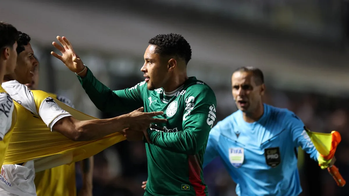 Abel faz cobrança a Vitor Roque no Palmeiras e diz: "Só quero que ele tenha alegria de treinar"