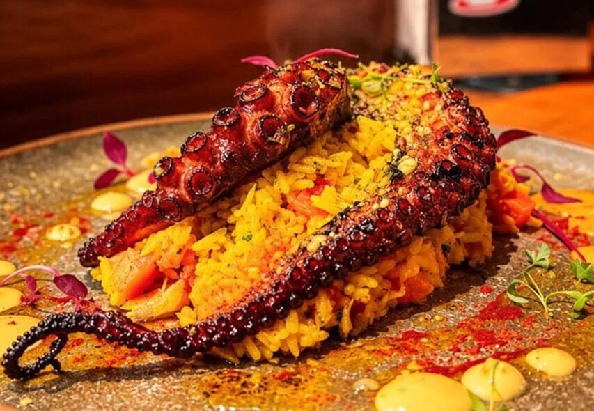 Restaurante de Curitiba que marcou época está de volta e lança nova fase do festival do polvo