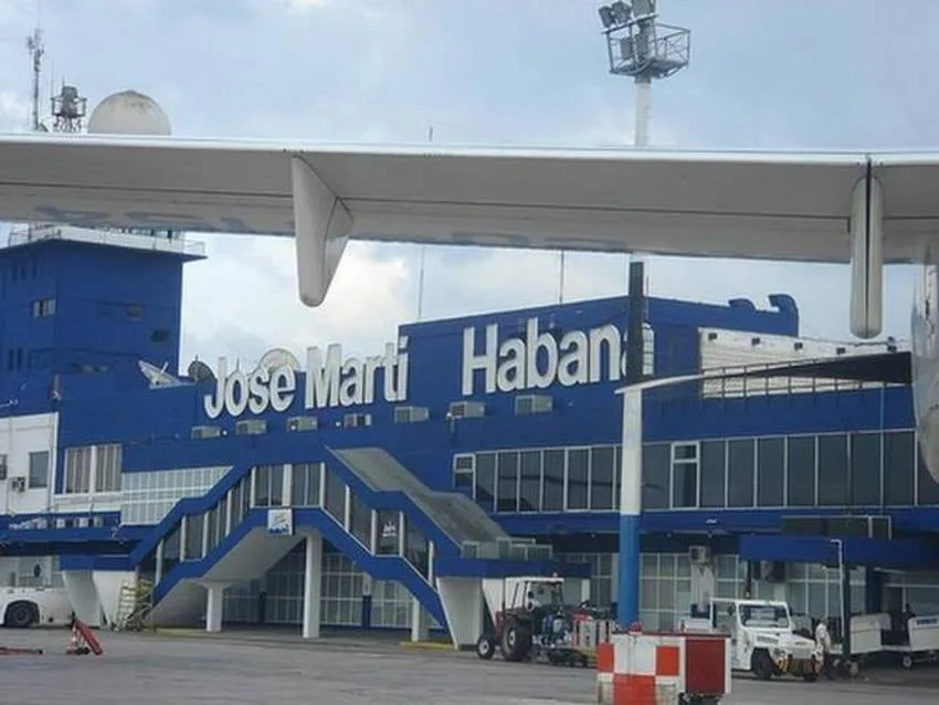Diez aeropuertos cubanos seguirán sin combustible Jet A-1 hasta el 1 de noviembre de 2026