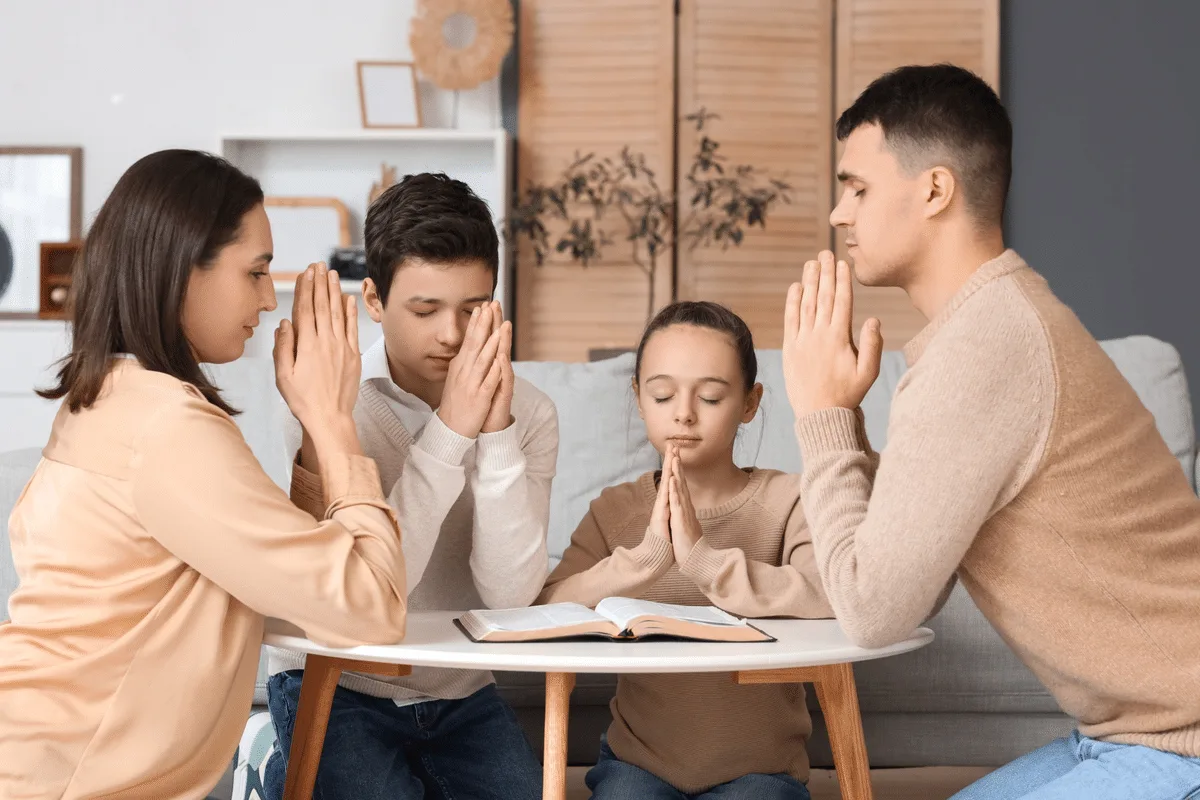 Dia das Crianças: veja orações para abençoar filhos, sobrinhos, netos e afilhados