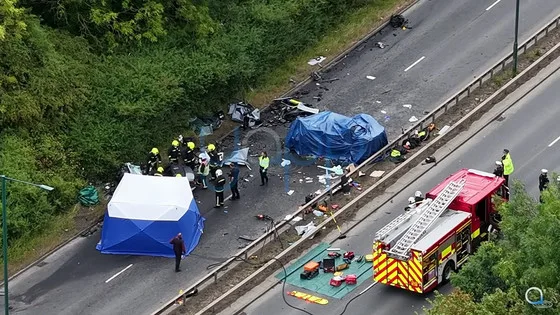 警察官2人を含む7人が死亡した交通事故を受けてイギリス政府が危険運転動画の取り締まり支援を表明