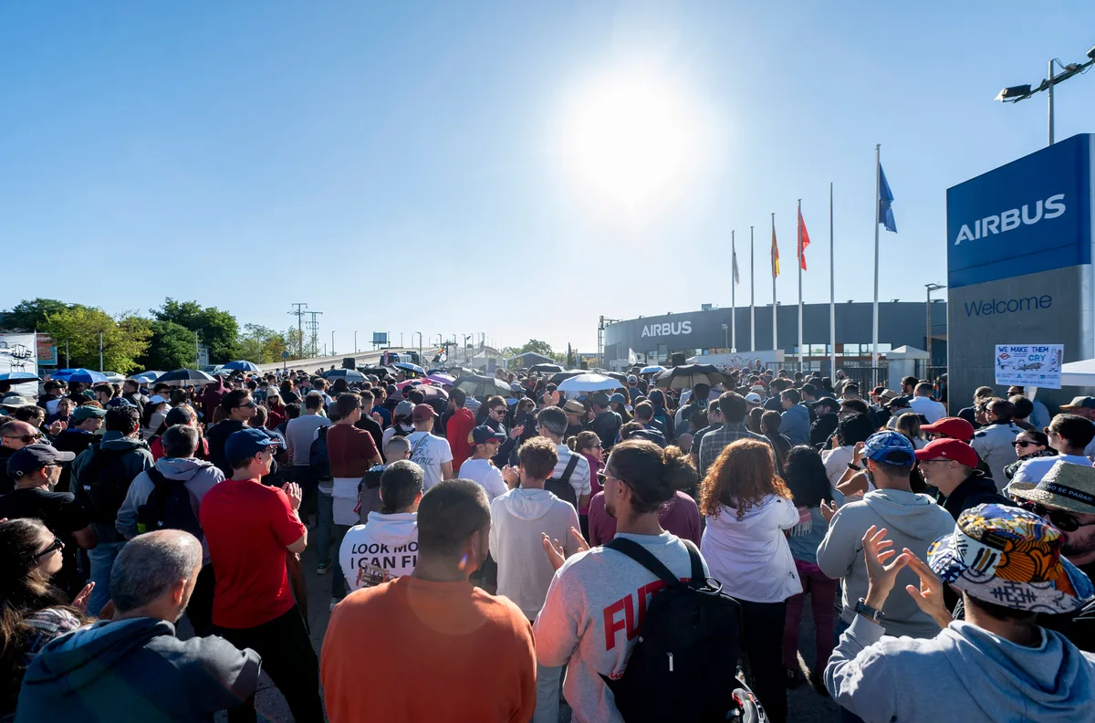 Los trabajadores de Airbus aplazan al lunes la votación sobre la suspensión de la huelga