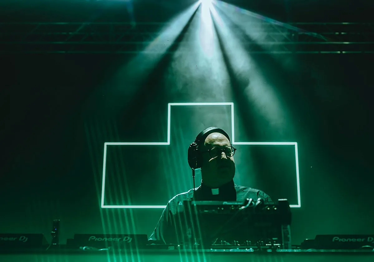 El cura DJ se cuela entre los 100 mejores 'disc-jockeys' del mundo