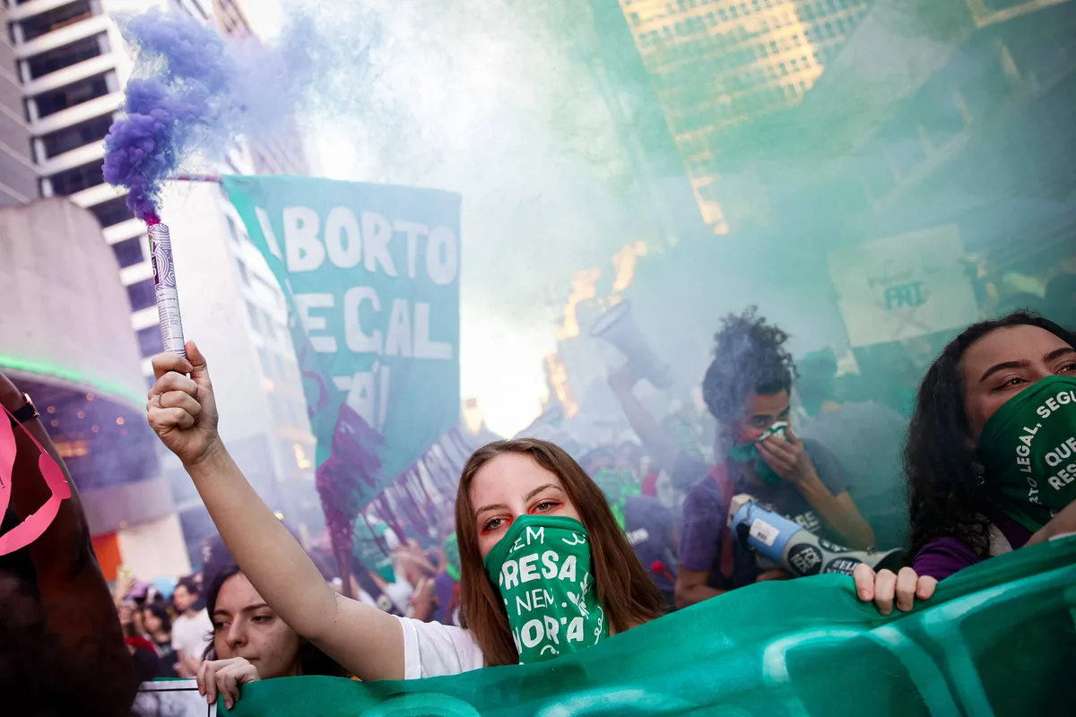 Associações de médicos católicos crescem dez vezes em 25 anos e disputam bioética do aborto legal