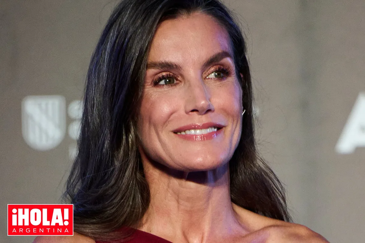 Del más original al más español. Cuál es el accesorio que no puede faltarle a la reina Letizia en los meses de calor