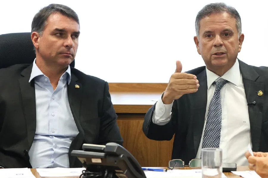 Lições do passado e do Centrão servem de alerta a Flávio Bolsonaro