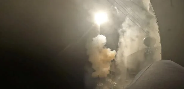 EUA e Irã voltam a trocar ataques