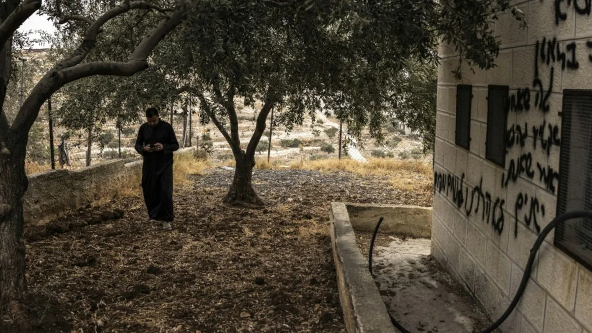 Westjordanland: Israelische Siedler setzen Moschee in Brand
